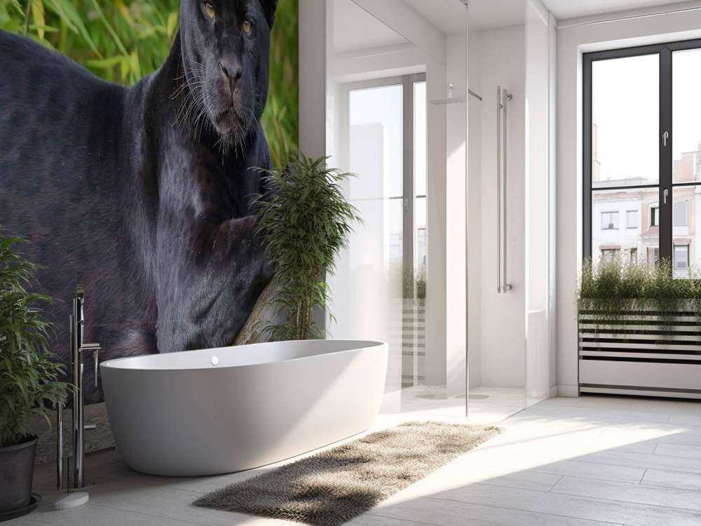 Pantera nera su un albero