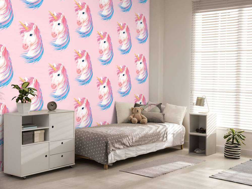 Unicorno bianco con corno dorato