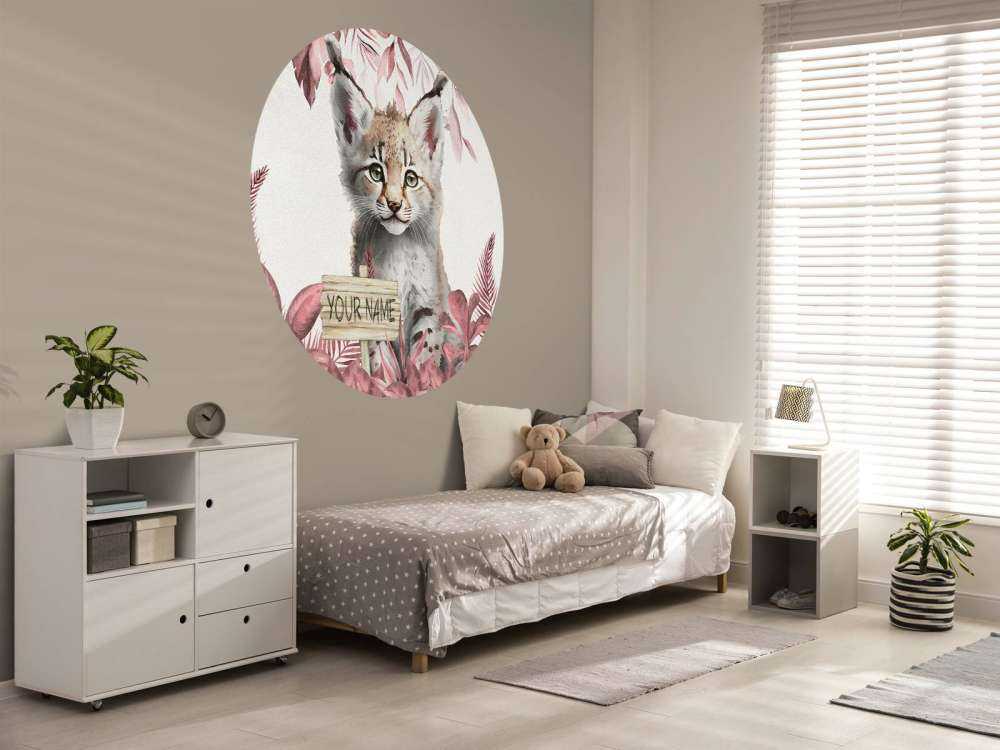 Baby lince nella giungla rosa