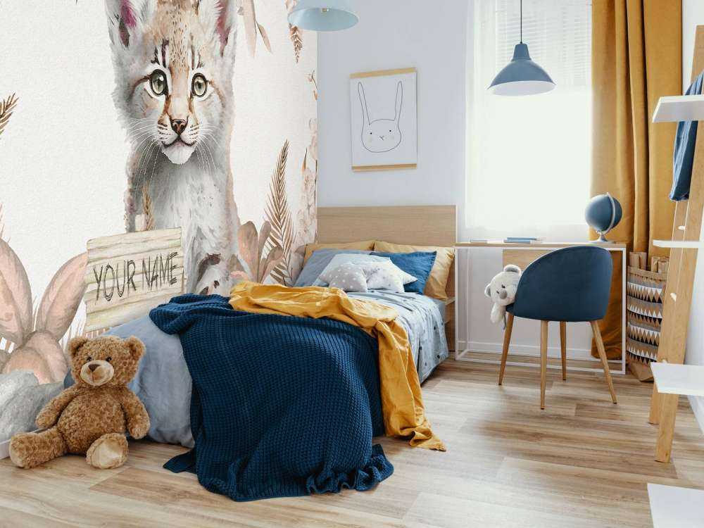 Piccola lince nella giungla grigio scuro