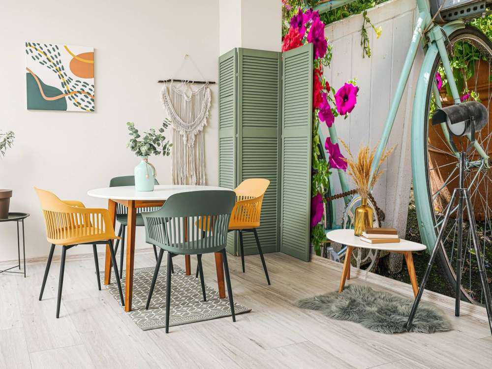 Vecchia bicicletta con fiori