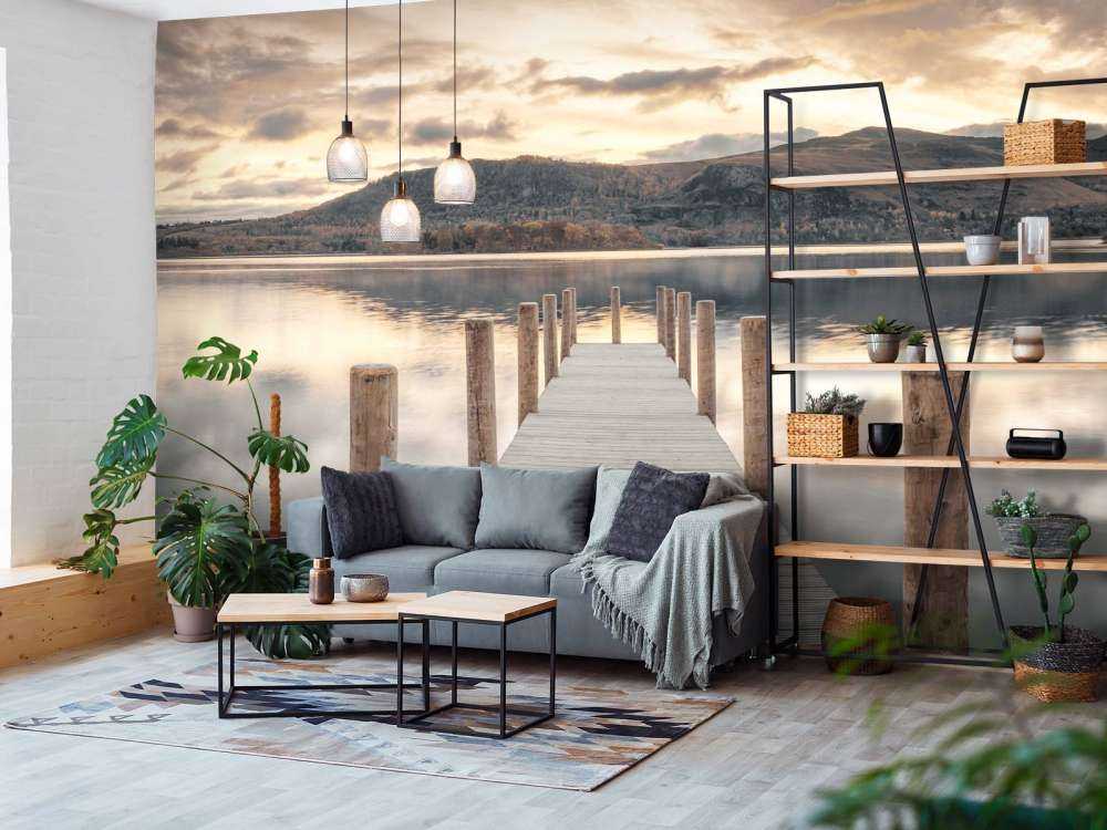 Molo di legno su un lago