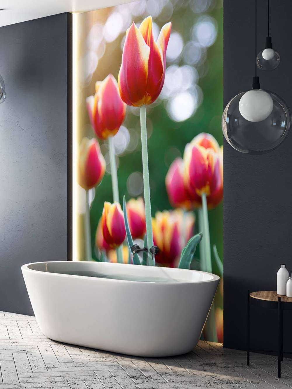 Rosso con tulipani gialli