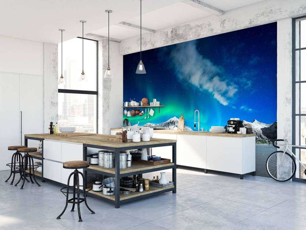 L'aurora boreale sopra le montagne