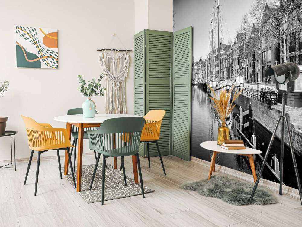 Nave storica situata nel fiume A a Groninga In bianco e nero 