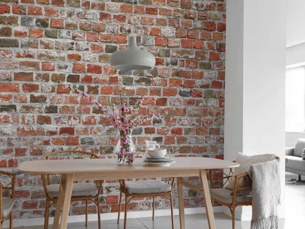 Muro di mattoni restaurato