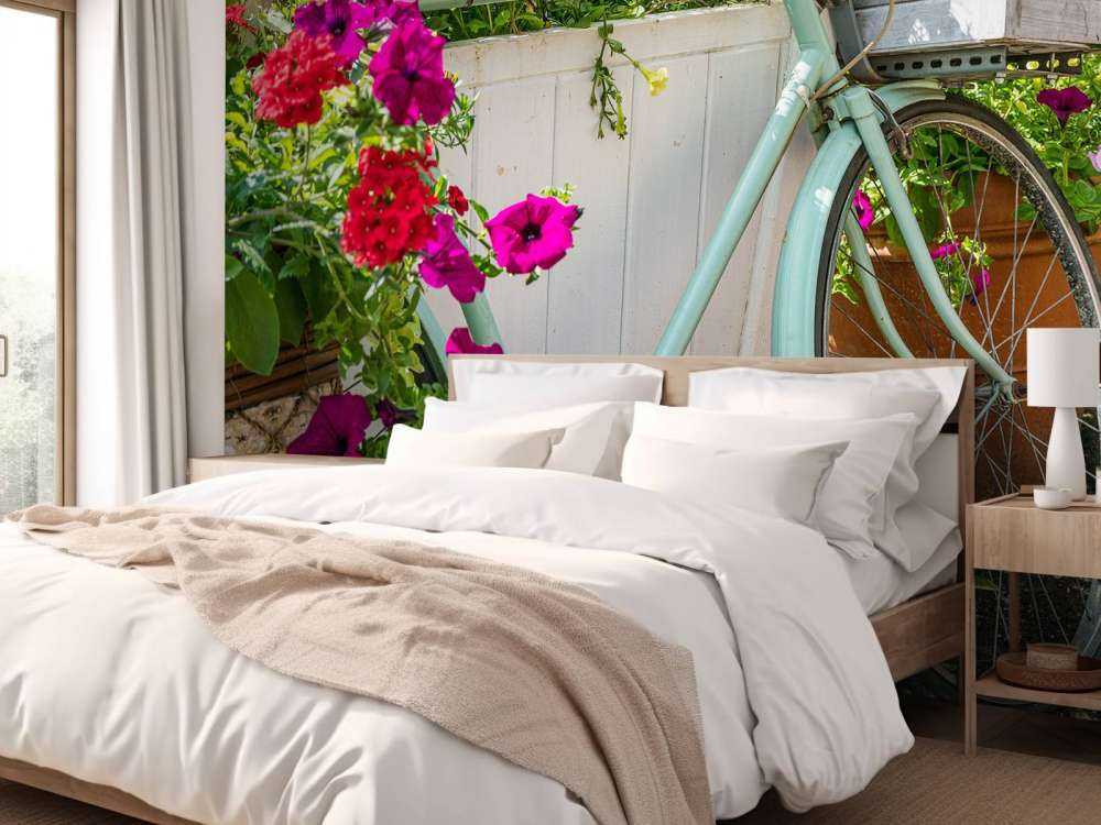 Vecchia bicicletta con fiori