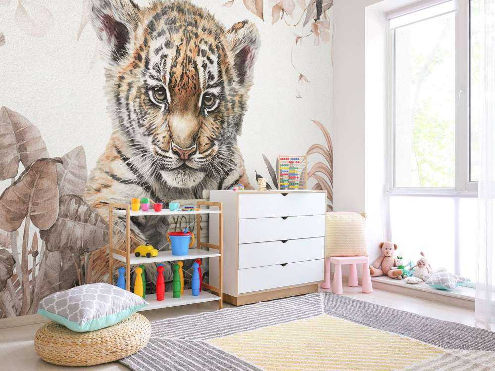 Tigre carina con piante color tortora