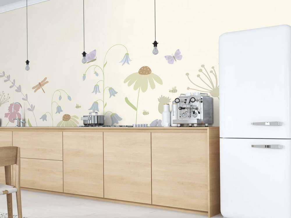 Campo di fiori alto con farfalle beige, rosa antico, verde e lilla