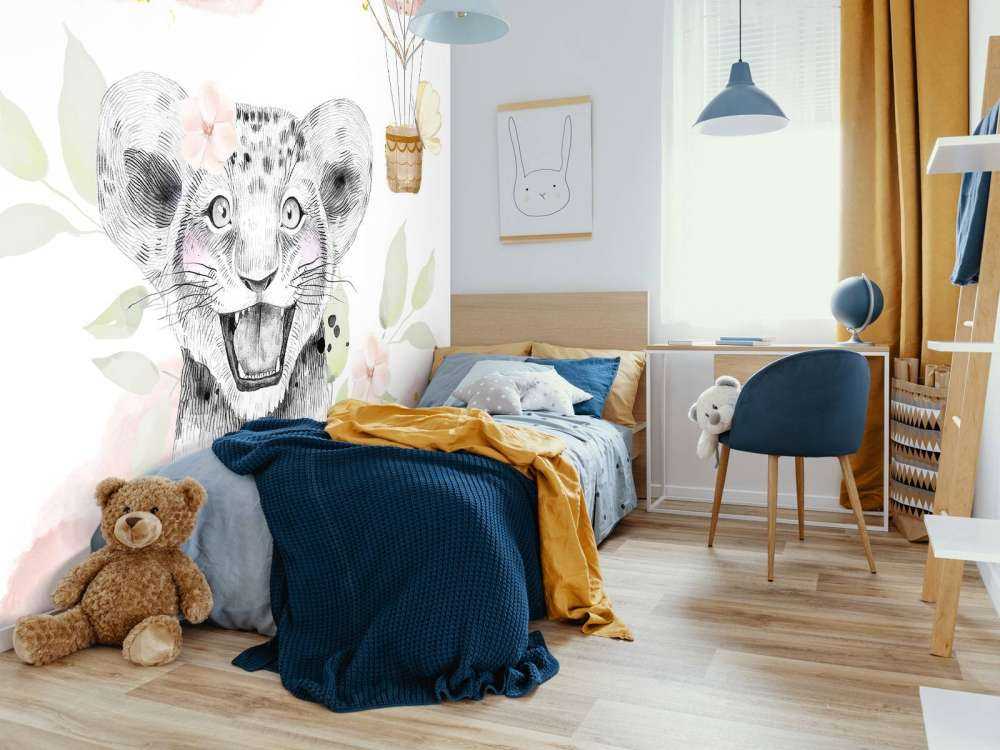 Cucciolo di leone allegro e palloncino