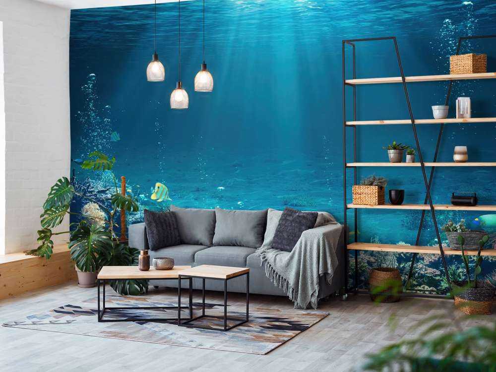 Raggi di sole attraverso l'acqua