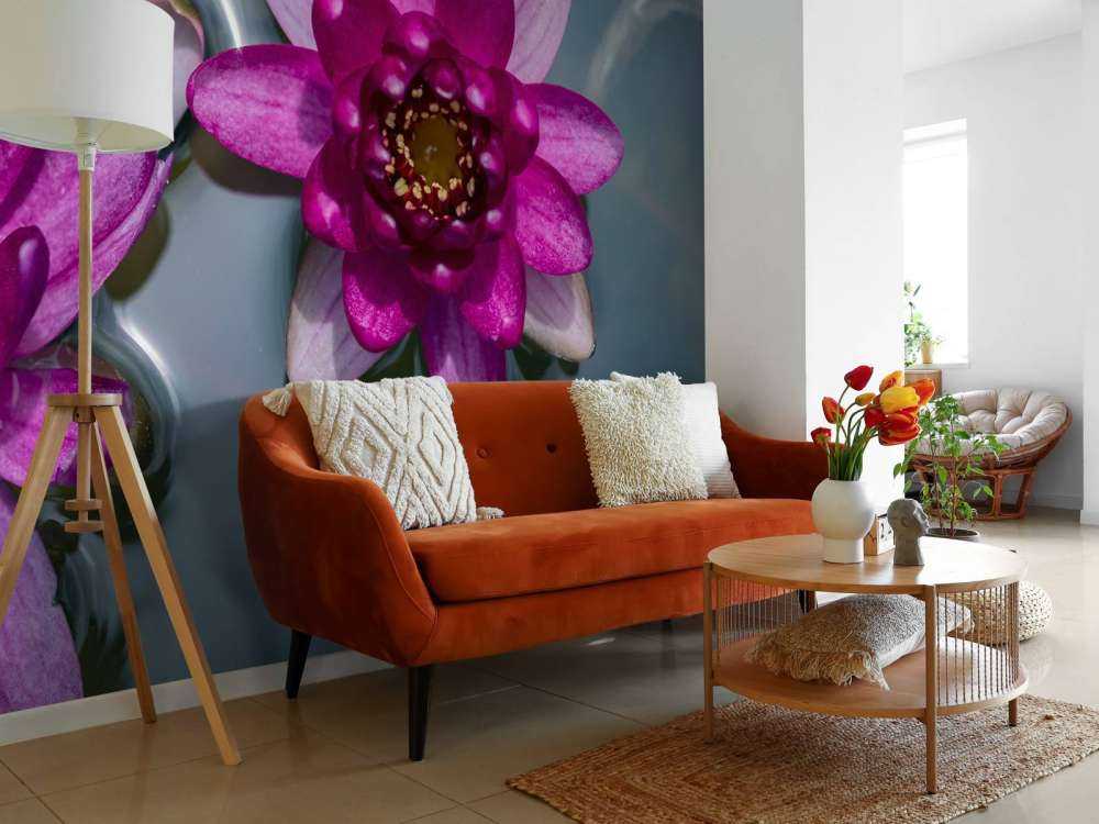 Fiore di loto rosa nell'acqua