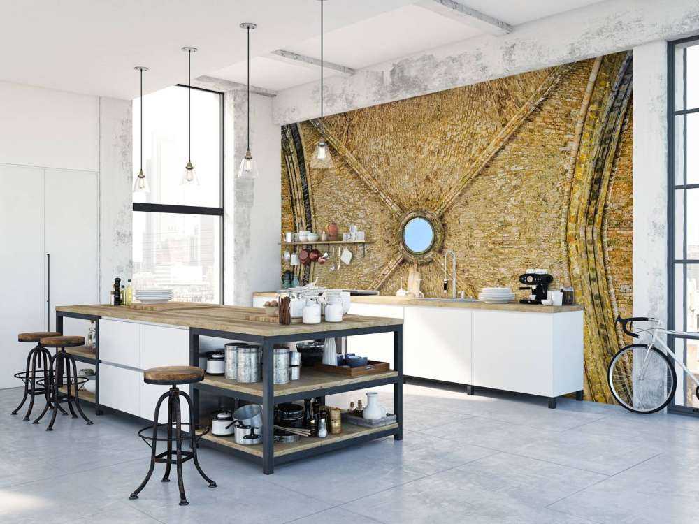 Antico edificio con pilastri